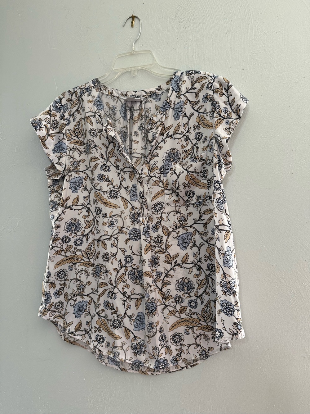 Liz Claiborne White Floral Split-Neck Blouse with Blue & Tan Print
